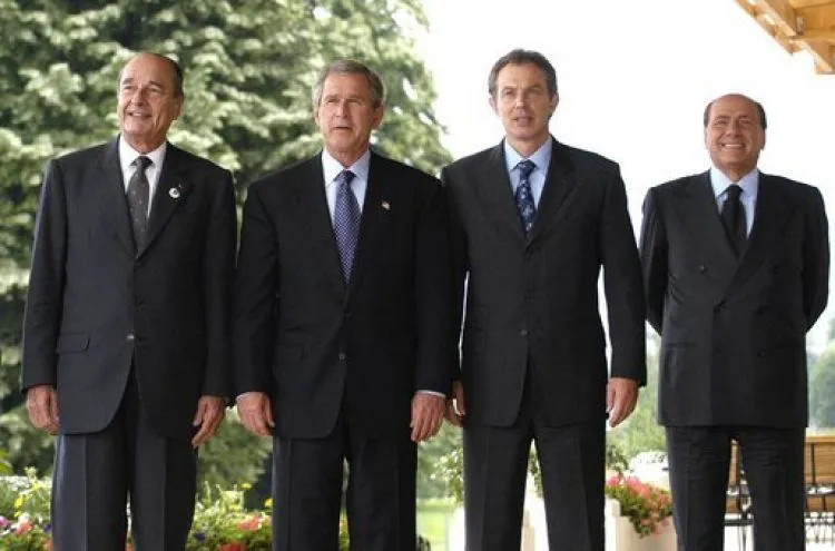 Jacques Chirac, George W. Bush, Blair e Silvio Berlusconi durante a Reunião dos G8 em Évian, 2003.